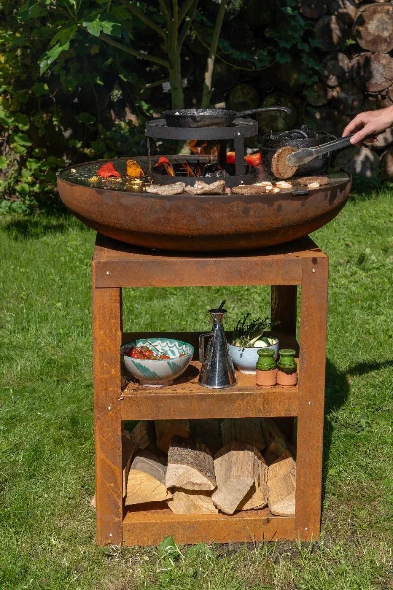 HEAT Bakka 80 cm Wood-Fired BBQ Fire Pit with Plancha Griddle and Log Store, Rusty Steel